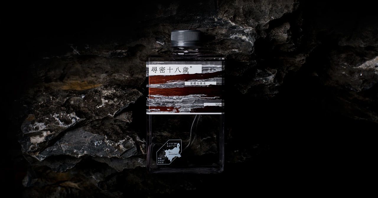 寻密十八岁-富锶天然矿泉水包装设计实物形象展示