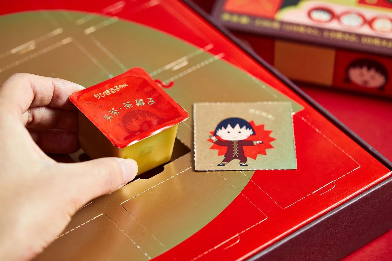 关茶与樱桃小丸子春节联名茶菓子礼盒包装设计独立包装设计