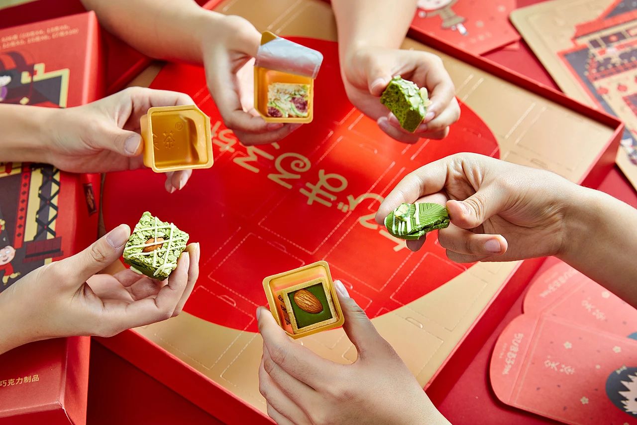 关茶与樱桃小丸子春节联名茶菓子礼盒产品形象展示
