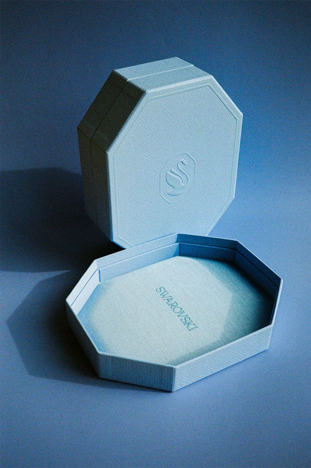 施华洛世奇品牌新LOGO包装设计效果