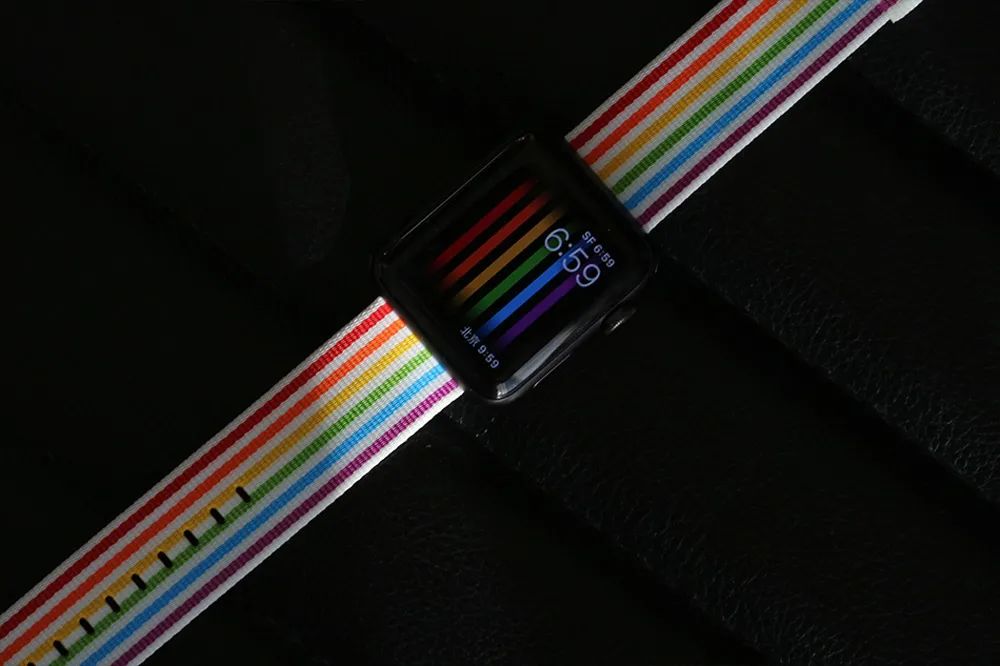 苹果彩虹配色表带版Apple Watch
