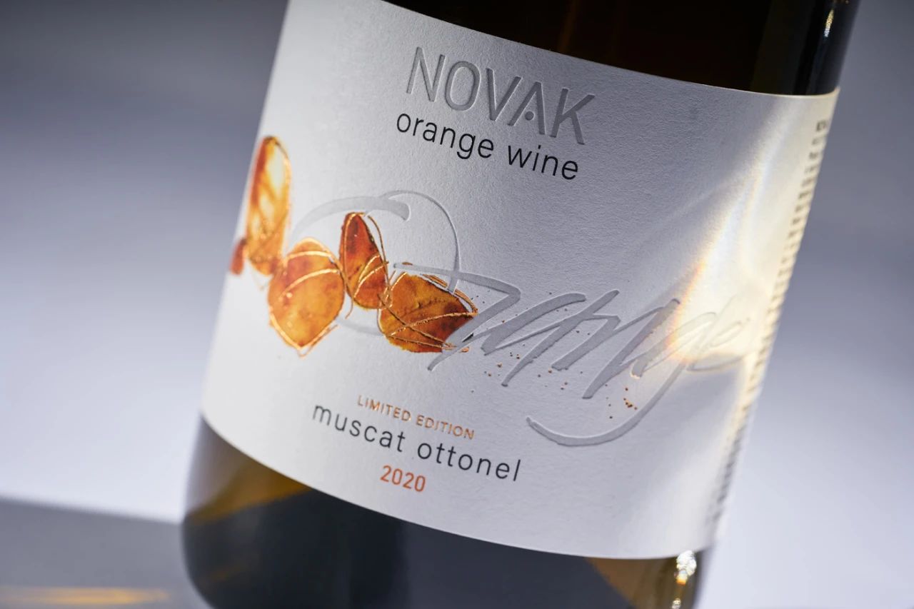 Novak Winery摩尔多瓦葡萄酒包装设计酒标特写